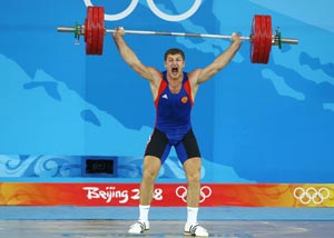 Российский штангист Хаджимурат Акаев, выступающий в весе до 94 кг, завоевал бронзу   Олимпийских игр. Фото: JUNG YEON-JE/AFP/Getty Images