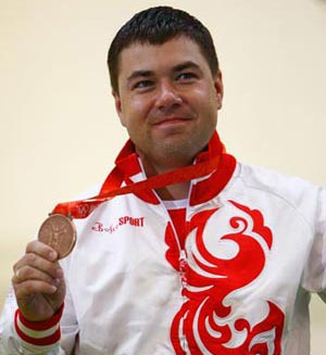 Бронзовую медаль завоевал олимпийский чемпион Афин Алексей Алипов. Чемпионом стал чех Давид   Костелецки. Фото: Squire/Getty Images