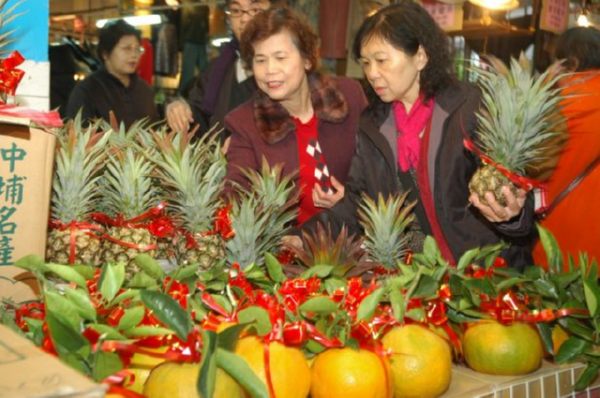 Жители Тайваня делают предпраздничные покупки. Фото: ЦАН