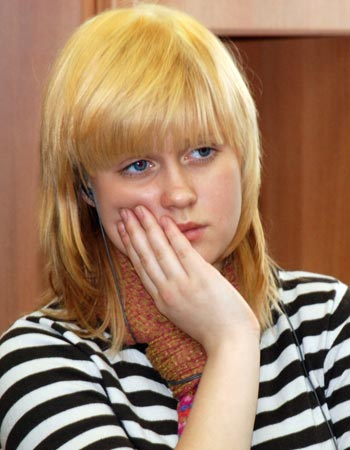 Софья Витковская, 16 лет, ОРЦ “Возрождение”: “В моей будущей семье хочу согласия. Хочу жить с мужем и не разводиться. Мне кажется, что для ребенка это самое больное, когда папа с мамой разводятся, и нужно выбирать, с кем жить”.