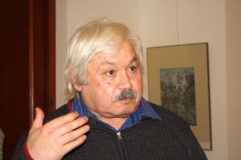 Известный армянский и русский переводчик, поэт, художник и мыслитель, обладатель   Золотой Пушкинской медали Ашот Аристакесович Сагратян: 