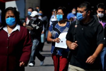 Россию грипп A/H1N1 может посетить осенью. Фото: EITAN ABRAMOVICH/AFP/Getty Images