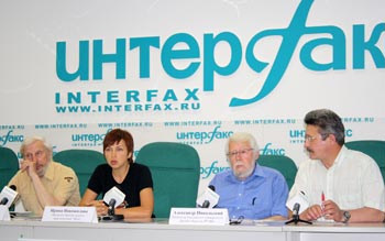 Участники пресс-конференции «Российская общественность против террора в лесу». Фото: Ульяна Ким/Великая Эпоха