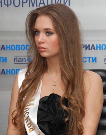 Мисс Москва-2008 Виктория Щукина: Важно понимать, что достаточно просто не сходить в салон   красоты или дорогой ресторан, и тем самым дать возможность маленьким деткам, у которых нет   рук или ног, самостоятельно сделать шаги. Это дорогого стоит. Фото: Юлия Цигун/Великая Эпоха