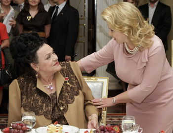 Юбилей Людмилы Зыкиной 10 июня 2009г. Фото: DMITRY ASTAKHOV/AFP/Getty Images