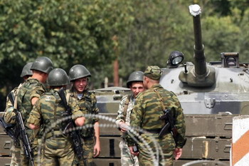 МВД Грузии заявило, что российские войска 11 февраля оккупировали территорию грузинского села Квемо Никози. Фото: MUSTAFA OZER/AFP/Getty Images