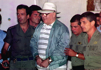 Демьянюк покидает тюрьму Израиля, избежав правосудия в 1993 году. Фото: SVEN NACKSTRAND/AFP/Getty Images