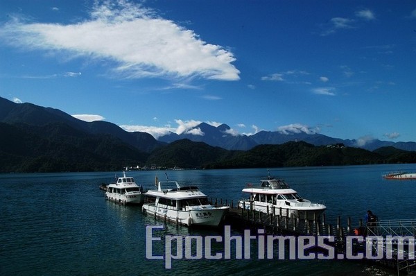 Озеро Жиюетан. Фото: The Epoch Times Озеро Жиютан. Фото: The Epoch Times