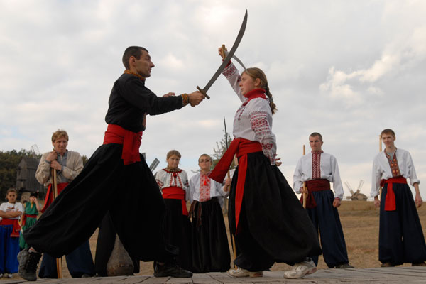 Фестиваль казацкого боевого гопака в Пирогово 3 октября 2009 года. Фото: Владимир Бородин/Великая Эпоха (The Epoch Times)