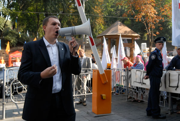 Предприниматели вышли к Кабинету Министров с предупредительной акцией протеста. Фото: Владимир Бородин/Великая Эпоха (The Epoch Times)