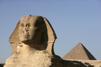 Многие из наиболее важных древних мест в мире выстраиваются в линию, близкую к совершенной окружности, когда мы отмечаем их на глобусе. Фото: Marco Di Lauro /Getty Images