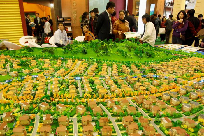 Ярмарка недвижимости, 10 апреля 2010 года, Пекин, Китай. Фото: Feng Li/Getty Images