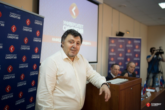 Известный маркетолог и специалист в области брендинга Самвэл Аветисян, возглавляющий кафедру Маркетинга и брендинга в Университете «Синергия». Фото предоставлено НОУ «МФПУ «Синергия»