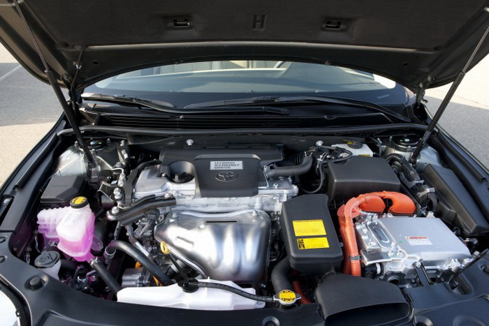 Под капотом у Avalon Hybrid. Фото: Toyota