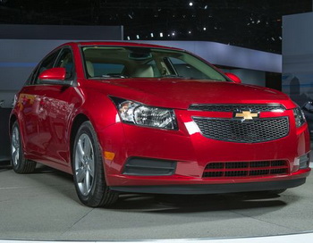 Компактный седан Chevy Cruze. Фото: Brian Kersey for Chevrolet