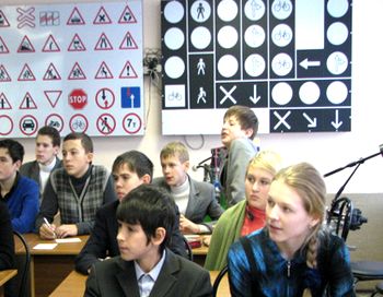 Сдать на права можно будет каждому школьнику прямо в школе. Фото нс сайта kctt.spb.ru