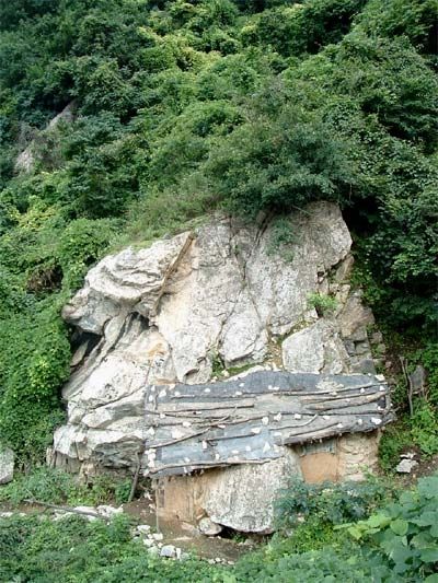 Жилище отшельников. Горы Чжуннаньшань. Фото с kanzhongguo.com