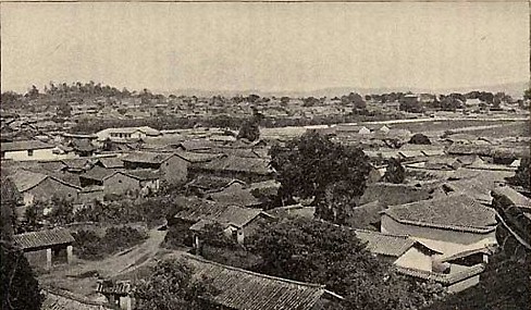 Город Куньмин, административный центр провинции Юньнань. Фото: Ernest Morrison
