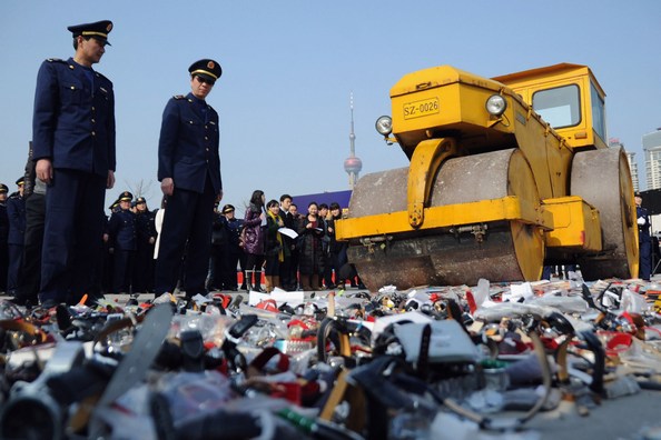 В Китае растет количество поддельных товаров. Фото: ChinaFotoPress/Getty Images