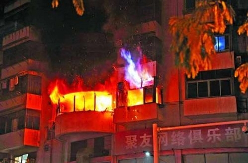 Пожар в жилом доме. Город Чучжоу провинции Чжецзян. 13 декабря 2010 год. Фото с epochtimes.com