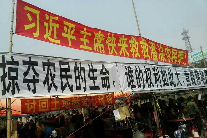 Китайцы протестуют против отъёма земли. Фото: Weibo.com