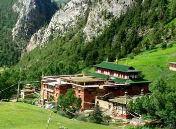 Монастырь Гама. Тибетский автономный округ. Фото с easy-linkholiday.com
