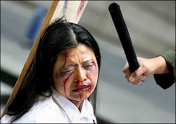 Инсценировка пыток сторонников Фалуньгун в Китае под руководством коммунистического режима. Фото с epochtimes.com