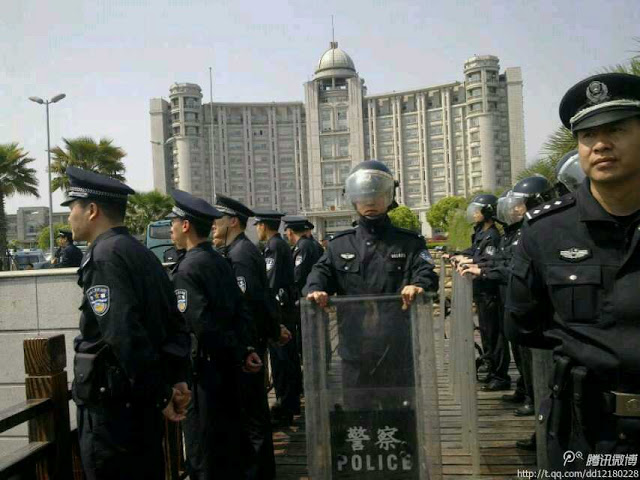 Протест в защиту экологии. Шанхай. Май 2013 год. Фото с molihua.org