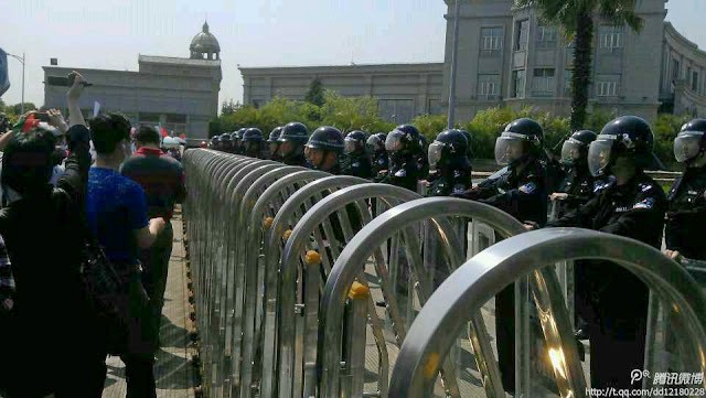 Протест в защиту экологии. Шанхай. Май 2013 год. Фото с molihua.org