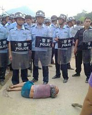 Протесты крестьян в Китае. Район Гуанси. Май 2013 года. Фото с molihua.org