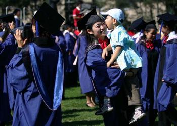 Преподавателям китайских вузов запретили рассказывать студентам о гражданских правах и универсальных ценностях. Фото: China Photos/Getty Images
