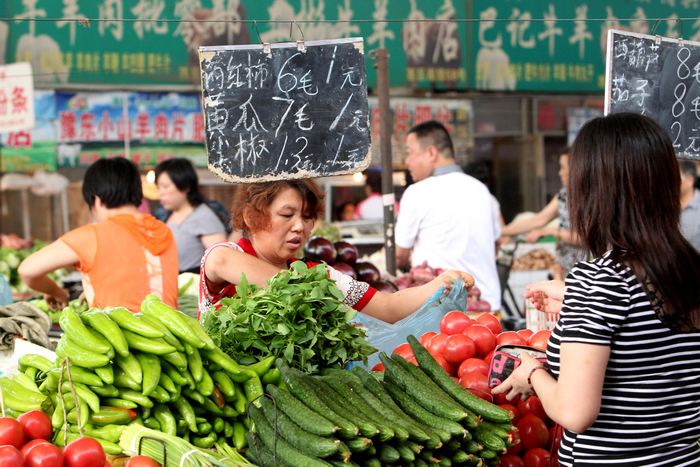 Безопасность продуктов питания представляет собой большую проблему в Китае. Фото: ChinaFotoPress/Getty Images