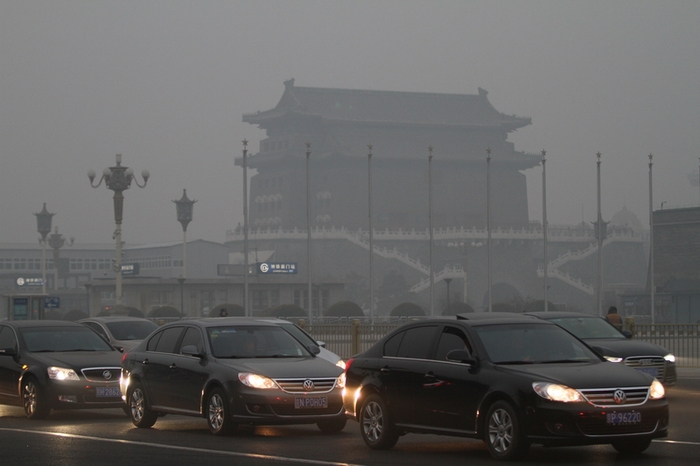 Смог окутал 15% территории Китая. Фото: ChinaFotoPress via Getty Images