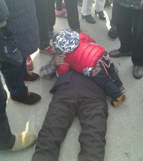 Пострадавший во время полицейского подавления протеста крестьян. Провинция Чжэцзян. Февраль 2014 года. Фото с epochtimes.com