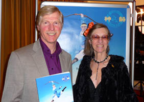 Ален и Мари-Луиза Монэн на шоу Shen Yun в Театре Болье Лозанны 16 апреля 2011. Ханна Жмитко. Фото: Великая Эпоха (The Epoch Times)