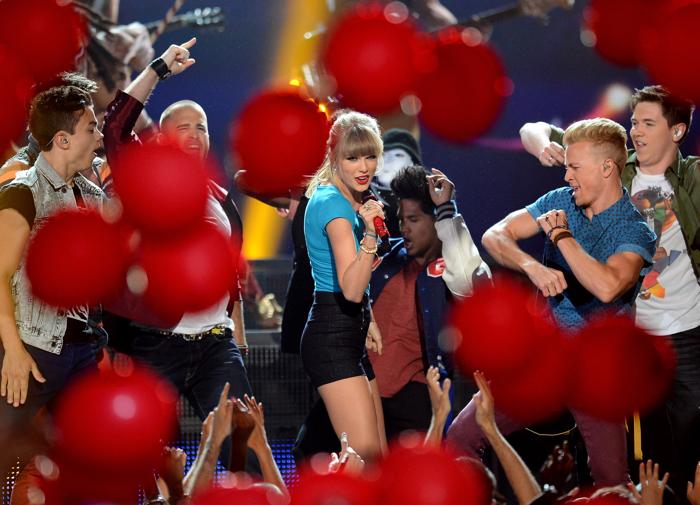 Тейлор Свифт на церемонии Billboard Music Awards 2013 в Лас-Вегасе 19 мая 2013 года. Фото: Ethan Miller/Getty Images