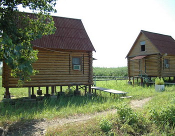 База отдыха на о. Гористый. Фото: С сайта lotostur.ru