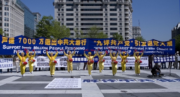 Выступление барабанщиков. Фото: Li Sha/The Epoch Times