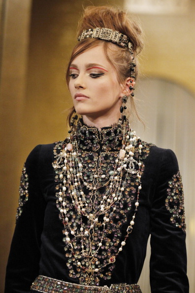 Показ коллекции Карла Лагерфельда Chanel Mйtiers D’Art pre-fall 2011, 7 декабря 2010 год, Париж, Франция