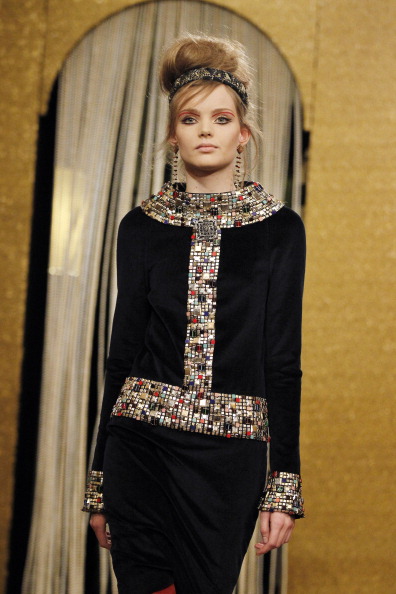 Показ коллекции Карла Лагерфельда Chanel Mйtiers D’Art pre-fall 2011, 7 декабря 2010 год, Париж, Франция