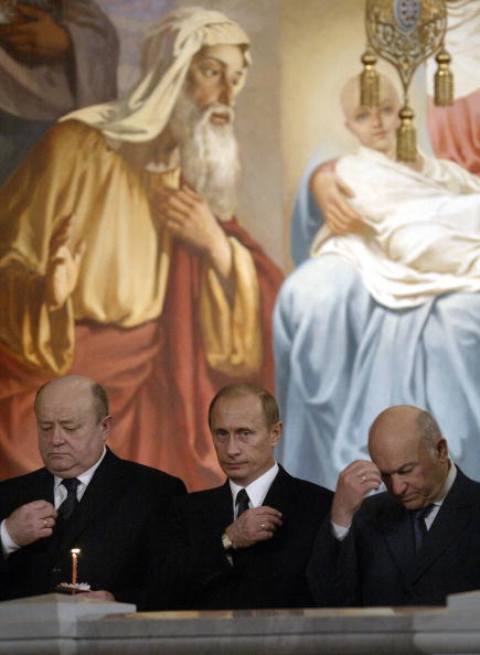 11 апреля 2004 год. Юрий Лужков: биография в фотографиях. Фото: ALEXANDER NEMENOV/AFP/Getty Images