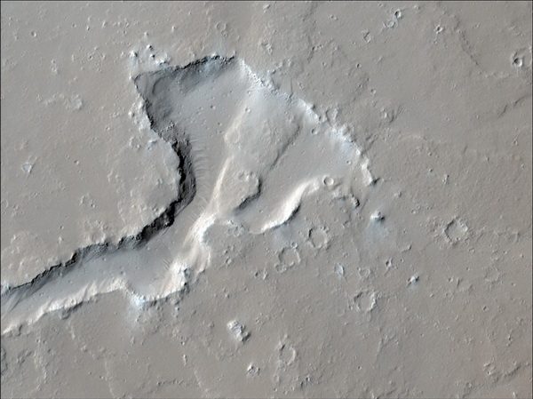 Марс. Застывшие потоки лавы на горе Олимп. Фото: NASA/JPL/University of Arizona