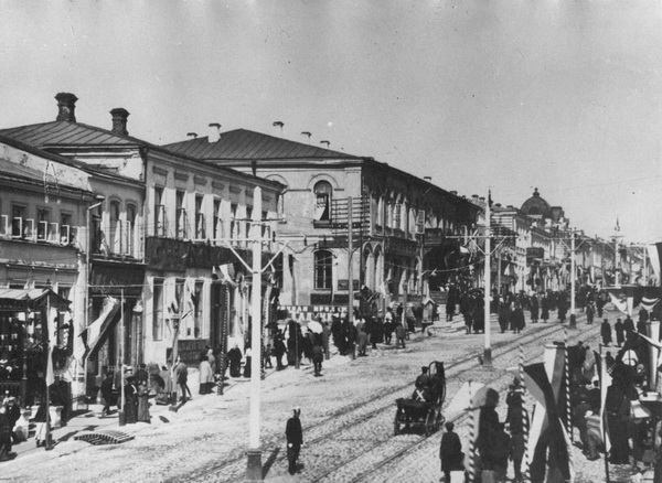 Старый город Орел. Улица Болховская. Видите рельсы? Раньше по ней ходили трамваи... Фото: valley.ru
