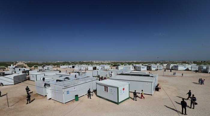 Принц Чарльз и Камилла посетили лагерь с сирийскими беженцами. Фото: Chris Jackson - Pool/Getty Images
