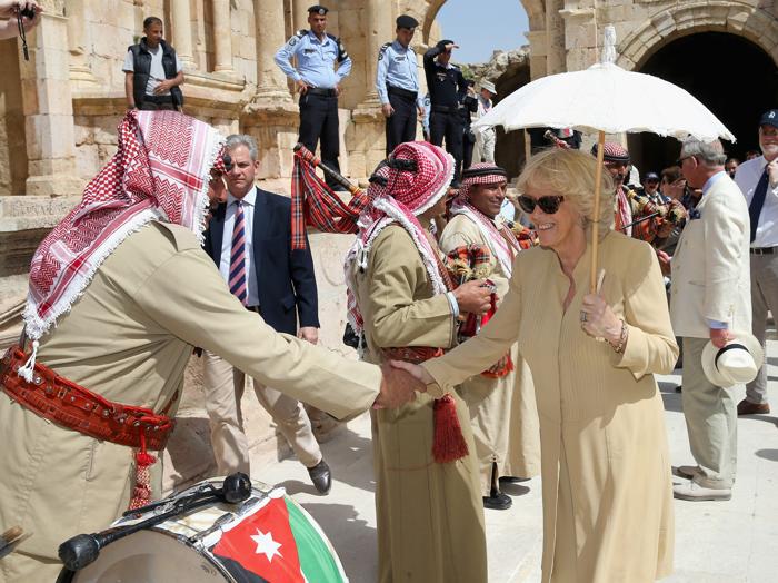 Принц Чарльз и Камилла посетили лагерь с сирийскими беженцами. Фото: Chris Jackson - Pool/Getty Images