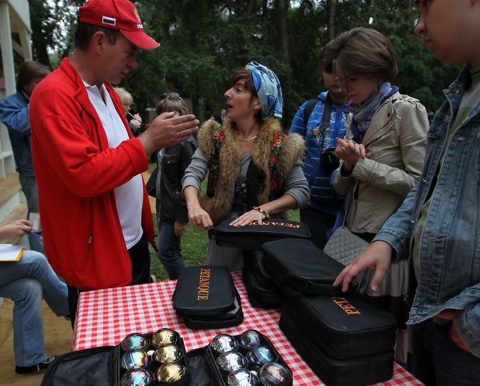 La Boule — petanque cafe в Парке Горького. Petanque (петанк) — провансальская игра, хотя была известна людям ещё с древних времён. Фото: Alexey SAZONOV/AFP/Getty Images