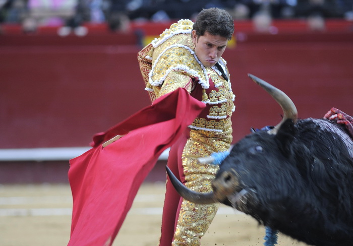 Июльская ярмарка началась в Валенсии. Фото: JOSE JORDAN/AFP/Getty Images