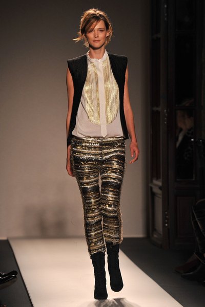 Парижская неделя моды: коллекция Balmain, 3 марта 2011, Париж, Франция.