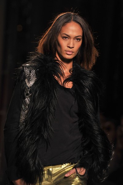 Парижская неделя моды: коллекция Balmain, 3 марта 2011, Париж, Франция. 