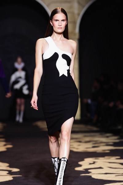 Осень-зима 2011: коллекция Versace , 24 февраля 2011, Милан, Итали